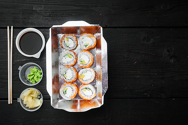 포토 JPG 해외이미지 스튜디오촬영 젓가락 사람없음 초밥 용기 고추냉이 도시락 간장 롤 롤스시 해외포토 그릇 음식 수저 실내 양념 일본음식 파일형식 이미지허브