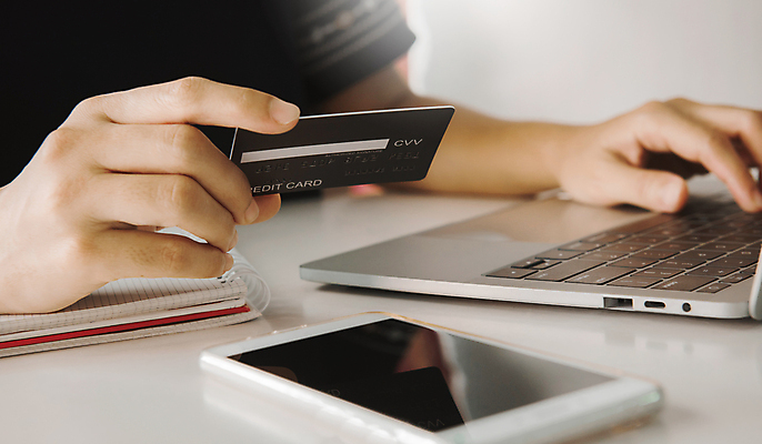 포토 JPG 해외이미지 라이프스타일 손 돈 인터넷 비즈니스 손가락 주택 실내 관리 사람 사람없음 금융 노트북 쇼핑 컴퓨터 상점 공책 정보 타이핑 키보드 잡기 업무 신용카드 닫기 구매 위험 무선전화기 고객 보안 상업 전자 결제 온라인 전자상거래 인출 해외포토 컨셉 모션 문구용품 안전 내부 건물 생활 신체부위 경제 전자제품 작업 재산 전화기 파일형식 이미지허브