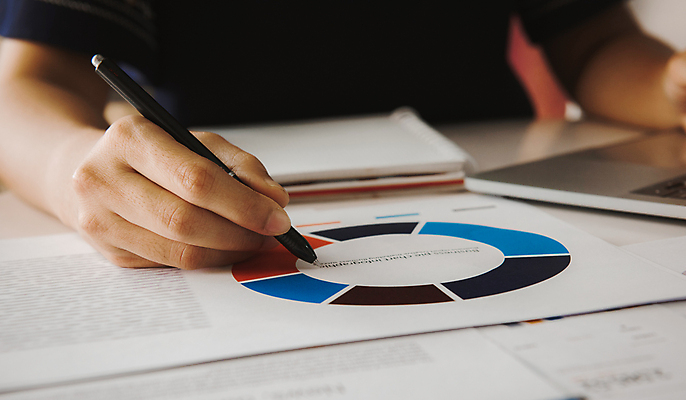 포토 JPG 해외이미지 손 여자 종이 컨셉 돈 비즈니스 성공 그래프 사람없음 금융 경제 노트북 컴퓨터 사무실 숫자 펜 공책 자료 정보 성장 업무 작업 비즈니스맨 계산 시장 재산 계획 주식 가격 책상 분석 무역 보고서 문서 투자 이익 회계 경영 계좌 마케팅 회계사 해외포토 직업 문자 남자 산업 가구 문구용품 사람 신체부위 전자제품 필기구 직장인 파일형식 이미지허브