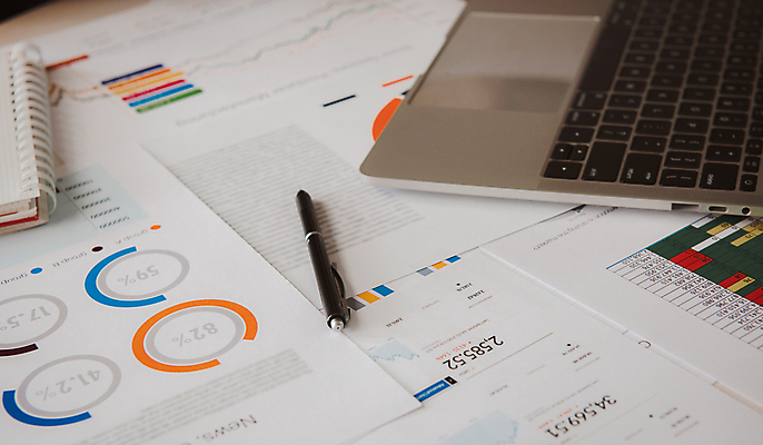 포토 JPG 해외이미지 손 여자 종이 컨셉 돈 비즈니스 성공 그래프 사람없음 금융 경제 노트북 컴퓨터 사무실 숫자 펜 공책 자료 정보 성장 업무 작업 비즈니스맨 계산 시장 재산 계획 주식 가격 책상 분석 무역 보고서 문서 투자 이익 회계 경영 계좌 마케팅 회계사 해외포토 직업 문자 남자 산업 가구 문구용품 사람 신체부위 전자제품 필기구 직장인 파일형식 이미지허브