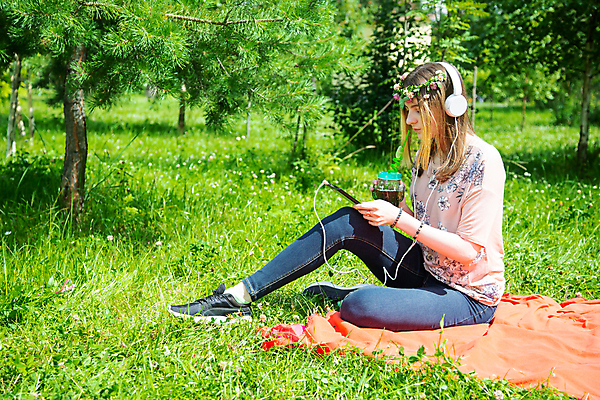 포토 JPG 해외이미지 백인 학생 라이프스타일 공원 여자 딸 행복 음료 음식 채소 통신 청소년 모바일 건강 한명 사람 앉기 성인 야외 컵 초록색 스마트폰 핸드폰 주스 외침 날것 만들기 긍정 스무디 채식주의자 디톡스 해외포토 서양인 1 식기 공공시설 감정 컬러 컨셉 가족 모션 생활 전자제품 스마트기기 소리 채식 파일형식 이미지허브