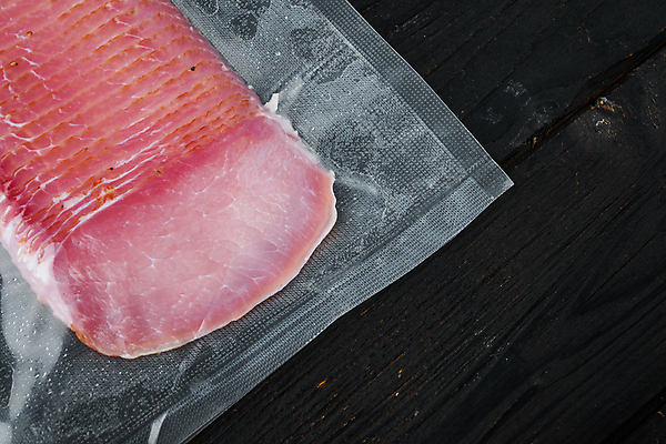 포토 JPG 해외이미지 전통 음식 조각 백그라운드 건조 건강 육류 돼지고기 요리 사람없음 목재 빨간색 검은색 식사 이탈리아 공백 신선 상품 자르기 굽기 허리 준비 햄 날것 슬라이스 베이컨 훈제 얇은 정육점 치유 하몽 카피스페이스 해외포토 나무 유럽 컬러 식재료 재료 모션 신체부위 상점 구이 파일형식 이미지허브