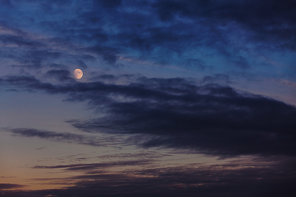 포토 JPG 해외이미지 구름 백그라운드 자연 하늘 날씨 풍경 사람없음 파란색 빛 햇빛 태양 우주 어둠 황혼 일몰 달 분위기 야간 폭풍 천국 해외포토 자연요소 컬러 컨셉 노을 생태계 파일형식 이미지허브