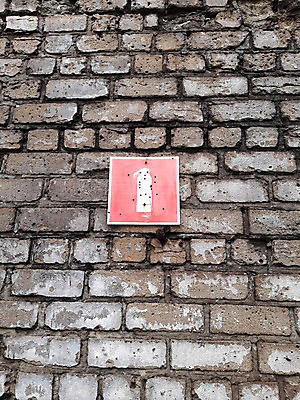 포토 JPG 해외이미지 실루엣 벽 일러스트 회색배경 표면 아침 불 벽돌 거리 간판 경고 안전 사람없음 빨간색 손상 장비 회색 흰색 구멍 플랫 보호 목표 소방관 심볼 사인 슛 구식 옛날 줄서기 화상 해외포토 주간 자연요소 컬러 백그라운드 컨셉 모션 촬영기법 상처 구조원 소방 파일형식 이미지허브