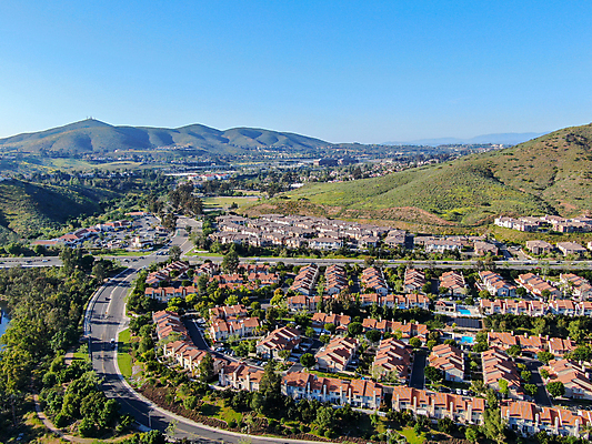 포토 JPG 해외이미지 자연 하늘 지붕 부동산 산 주택 수영장 풍경 잔디 사람없음 야외 초록색 도시풍경 계곡 미국 재산 큼 땅 빌라 번짐 캘리포니아 커뮤니티 이웃 대출 개발 교외 똑같은 조감도 진짜 비용 해외포토 식물 컬러 북아메리카 건물 금융 경제 도시 크기 생태계 파일형식 효과 이미지허브