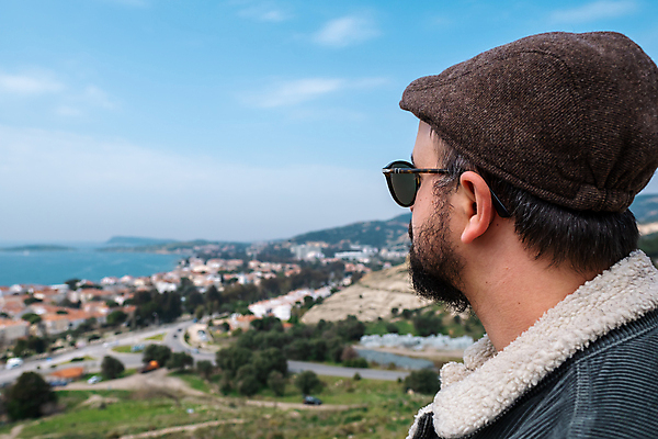 포토 JPG 해외이미지 백인 구름 1 라이프스타일 응시 남자 바다 여행 배낭 자연 하늘 휴가 산 함께함 한명 서기 미소 사람 풍경 성인 야외 가로 친구 여행객 환경 하이킹 자유 흰색 시골 내추럴 하이커 카피스페이스 해외포토 자연요소 서양인 시선 컬러 컨셉 가방 관계 모션 레저 표정 생활 공백 생태계 파일형식 이미지허브