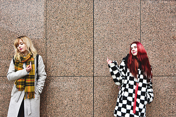 포토 JPG 해외이미지 백인 커플 여자 감정 2 통신 관계 거리 함께함 대화 사람 두명 분노 짜증 아내 충돌 싸움 문제 불만 말다툼 분쟁 우울증 이혼 해외포토 서양인 컨셉 모션 말하기 질병 파일형식 이미지허브