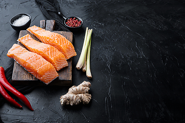 포토 JPG 해외이미지 접시 검은배경 돼지고기 사람없음 케이크 신선 허브 해산물 연어 성분 패티 핸드메이드 해외포토 식물 식기 백그라운드 디저트 육류 어류 검은색 파일형식 이미지허브