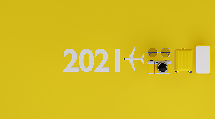 포토 JPG 해외이미지 여행 비행기 사람없음 스마트폰 선글라스 노란색 3D 카메라 캐리어 디지털합성 2021년 해외포토 안경 컬러 항공교통 대중교통 전자제품 핸드폰 스마트기기 여행가방 연도 파일형식 이미지허브