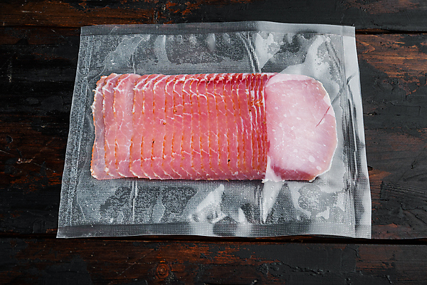 포토 JPG 해외이미지 전통 음식 조각 백그라운드 건조 건강 육류 돼지고기 요리 사람없음 목재 빨간색 식사 어둠 이탈리아 신선 상품 자르기 굽기 허리 준비 햄 날것 슬라이스 베이컨 훈제 얇은 정육점 치유 하몽 해외포토 나무 유럽 컬러 식재료 재료 모션 신체부위 상점 구이 파일형식 이미지허브