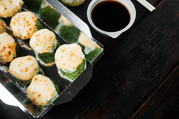 포토 JPG 해외이미지 스튜디오촬영 젓가락 사람없음 초밥 용기 도시락 간장 롤 롤스시 해외포토 그릇 음식 수저 실내 양념 일본음식 파일형식 이미지허브