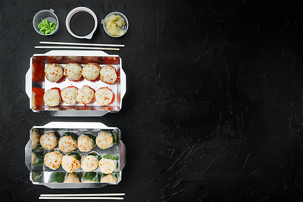 포토 JPG 해외이미지 스튜디오촬영 젓가락 사람없음 초밥 용기 고추냉이 도시락 간장 롤 롤스시 해외포토 그릇 음식 수저 실내 양념 일본음식 파일형식 이미지허브