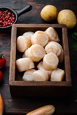 포토 JPG 해외이미지 조개 실내 사람없음 나무상자 담기 가리비 관자 나무배경 해외포토 백그라운드 모션 어패류 내부 상자 파일형식 이미지허브