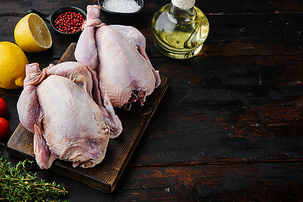 포토 JPG 해외이미지 생고기 사람없음 닭고기 식용유 레몬 굵은소금 백리향 생닭 통후추 카피스페이스 해외포토 과일 육류 공백 닭 기름_음식 소금 후추 파일형식 이미지허브