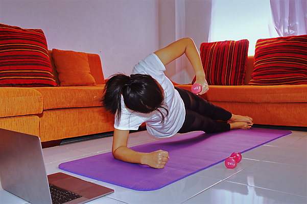 포토 JPG 해외이미지 백인 직업 라이프스타일 여자 운동화 컨셉 인터넷 신체 비즈니스 요가 근육 주택 실내 건강 사람 앉기 동양인 성인 사람없음 노트북 운동복 컴퓨터 사무실 운동 디지털 스크린 스트레칭 힘 아령 장비 업무 개 널 몸무게 체육관 에어로빅 동영상 해외포토 서양인 웰빙 옷 신발 포유류 모션 인종 내부 건물 생활 전자제품 춤 작업 파일형식 이미지허브