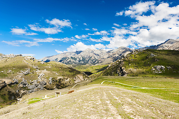 포토 JPG 해외이미지 도로 여행 백그라운드 곡선 자연 하늘 산 사람없음 야외 초록색 파란색 계곡 맑음 활발 하이킹 시골 언덕 그림 알프스 뉴질랜드 안장 루트 평야 해외포토 유럽 길 선 컬러 컨셉 교통시설 레저 날씨 오세아니아 생태계 파일형식 이미지허브