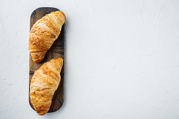 포토 JPG 해외이미지 스튜디오촬영 음식 빵 사람없음 하이앵글 크루아상 나무도마 해외포토 뷰포인트 도마 실내 목재 파일형식 이미지허브
