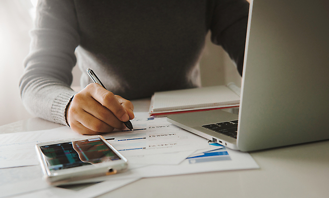 포토 JPG 해외이미지 손 여자 종이 백그라운드 컨셉 비즈니스 모바일 그래프 직장 사람없음 금융 경제 노트북 스마트폰 핸드폰 컴퓨터 사무실 펜 자료 계산기 정보 성장 업무 작업 비즈니스맨 시장 계획 주식 책상 분석 보고서 문서 투자 평가 회계 경영 계좌 마케팅 세금 프로젝트 회계사 비용 해외포토 직업 남자 가구 회사 문구용품 사람 신체부위 전자제품 스마트기기 필기구 장비 직장인 파일형식 이미지허브