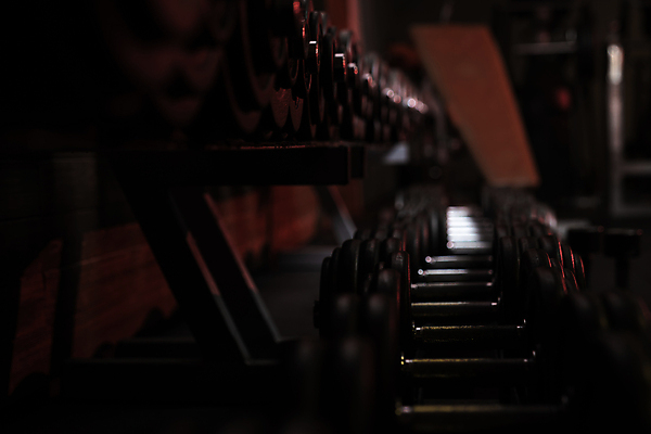 포토 JPG 해외이미지 라이프스타일 접시 스포츠 신체 근육 건강 사람없음 건물 운동 금속 검은색 힘 아령 장비 흰색 바 무게 몸무게 보디빌딩 철 연습 클럽 체육관 리프트 역도 파운드 무거움 고립 리프팅 철강 해외포토 식기 건축물 컬러 돈 재질 생활 헬스 파일형식 이미지허브