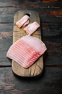 포토 JPG 해외이미지 전통 음식 조각 백그라운드 건조 건강 육류 돼지고기 요리 사람없음 목재 빨간색 식사 어둠 이탈리아 신선 상품 자르기 굽기 허리 준비 햄 날것 슬라이스 베이컨 훈제 얇은 정육점 치유 하몽 해외포토 나무 유럽 컬러 식재료 재료 모션 신체부위 상점 구이 파일형식 이미지허브