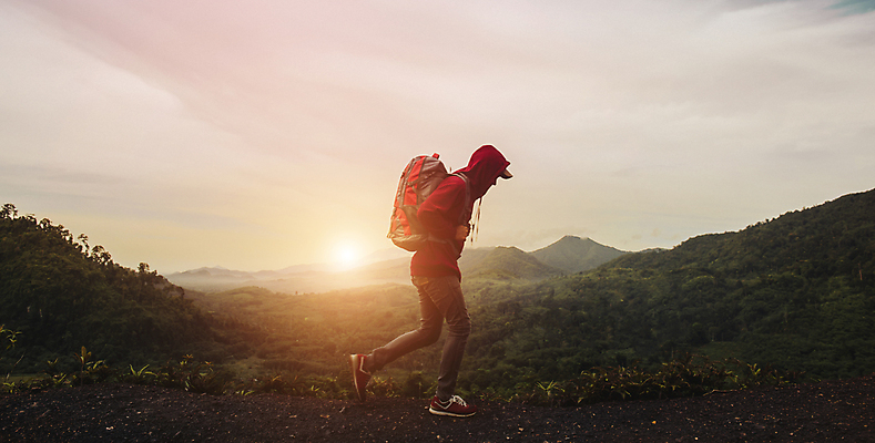 포토 JPG 해외이미지 배낭 하늘 산 사람 야외 일몰 트래킹 하이킹 안개 도시 정상 언덕 백패커 뿌연 하이커 해외포토 여행 가방 레저 날씨 노을 파일형식 이미지허브