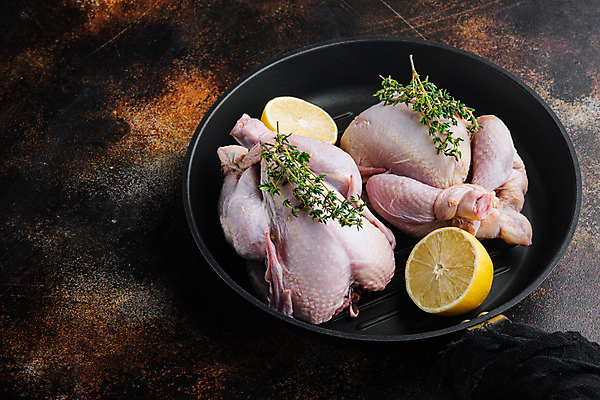 포토 JPG 해외이미지 생고기 사람없음 닭고기 레몬 백리향 생닭 해외포토 과일 육류 닭 파일형식 이미지허브