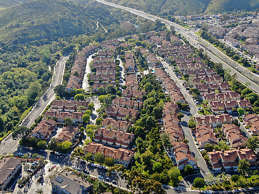 포토 JPG 해외이미지 자연 하늘 지붕 부동산 산 주택 수영장 풍경 잔디 사람없음 야외 초록색 도시풍경 계곡 미국 재산 큼 땅 빌라 번짐 캘리포니아 커뮤니티 이웃 대출 개발 교외 똑같은 조감도 진짜 비용 해외포토 식물 컬러 북아메리카 건물 금융 경제 도시 크기 생태계 파일형식 효과 이미지허브