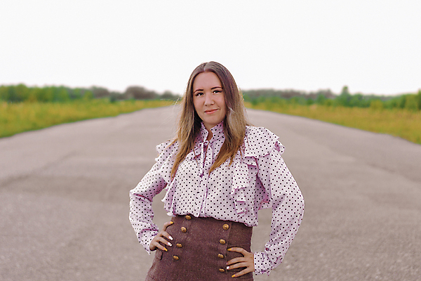 포토 JPG 해외이미지 백인 1 라이프스타일 여자 행복 도로 길 여행 하늘 휴가 비행기 한명 서기 미소 사람 성인 야외 여름 선글라스 유행 여행객 여행가방 수확 짐 잡기 복고 주말 활주로 구식 대패 떠남 방법 필터 스타일 수평선 힙스터 카피스페이스 효과 해외포토 서양인 계절 패션 감정 안경 농업 가방 항공교통 교통시설 모션 대중교통 표정 생활 공백 파일형식 이미지허브