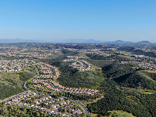 포토 JPG 해외이미지 자연 하늘 지붕 부동산 산 주택 수영장 풍경 잔디 사람없음 야외 초록색 도시풍경 계곡 미국 재산 큼 땅 빌라 번짐 캘리포니아 커뮤니티 이웃 대출 개발 교외 똑같은 조감도 진짜 비용 해외포토 식물 컬러 북아메리카 건물 금융 경제 도시 크기 생태계 파일형식 효과 이미지허브