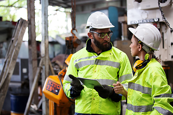 포토 JPG 해외이미지 직업 유니폼 성공 협력 설계 노동자 함께함 작업복 두명 가로 30대 고통 과학기술 화물 작업 그룹 감독 계획 주식 안전모 토론 종업원 동료 직원 시설 경영자 청사진 물류 계약자 고용 설치 운영자 재주꾼 프로젝트 해외포토 옷 감정 컨셉 관계 기술 사람 장년 금융 구직 운송업 헬멧 안전장비 계약 리더 채용 파일형식 이미지허브