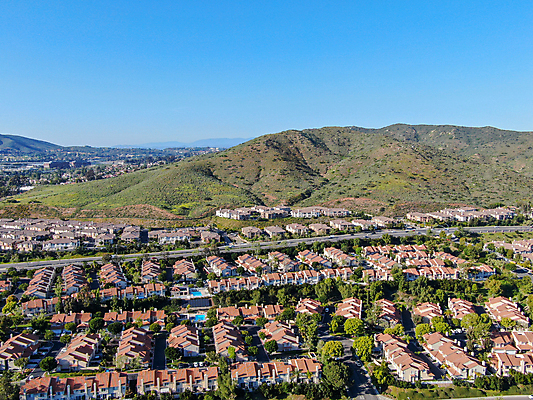 포토 JPG 해외이미지 자연 하늘 지붕 부동산 산 주택 수영장 풍경 잔디 사람없음 야외 초록색 도시풍경 계곡 미국 재산 큼 땅 빌라 번짐 캘리포니아 커뮤니티 이웃 대출 개발 교외 똑같은 조감도 진짜 비용 해외포토 식물 컬러 북아메리카 건물 금융 경제 도시 크기 생태계 파일형식 효과 이미지허브
