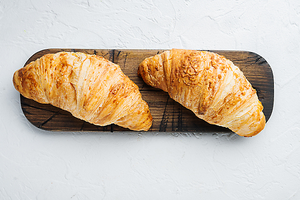 포토 JPG 해외이미지 스튜디오촬영 음식 빵 사람없음 하이앵글 크루아상 나무도마 해외포토 뷰포인트 도마 실내 목재 파일형식 이미지허브
