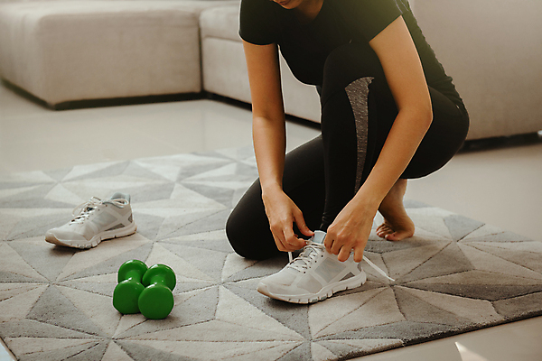 포토 JPG 해외이미지 라이프스타일 여자 스포츠 신발 신체 다이어트 바닥 건강 사람 사람없음 물 운동복 조깅 운동 우주 힘 아령 장비 작업 몸무게 날씬함 연습 준비 체육관 달리기선수 돌봄 운동화끈 해외포토 자연요소 옷 모션 생활 끈 몸매 육상선수 파일형식 이미지허브