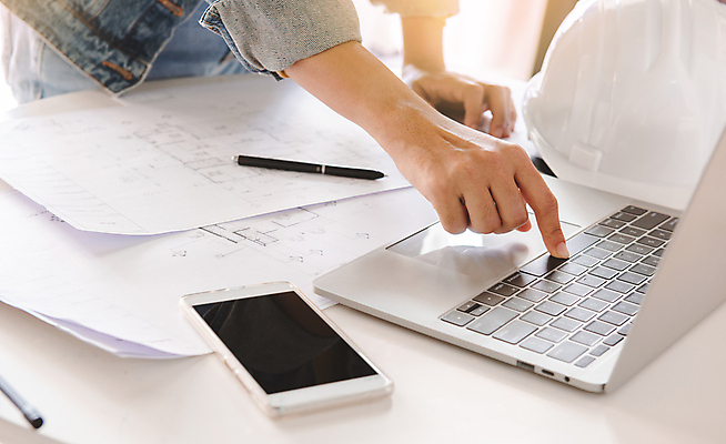 포토 JPG 해외이미지 직업 손 디자인 종이 컨셉 비즈니스 건축양식 통신 탁자 성공 주택 직장 실내 자 사람 사람없음 내부 건물 노트북 컴퓨터 사무실 연필 디지털 공책 장비 흰색 키보드 업무 작업 엔지니어 계획 헬멧 건축가 스케치 책상 그림 청사진 공학 프로젝트 해외포토 건축물 교육 건축 컬러 가구 회사 문구용품 학용품 미술 신체부위 전자제품 필기구 기술자 보호장비 파일형식 이미지허브