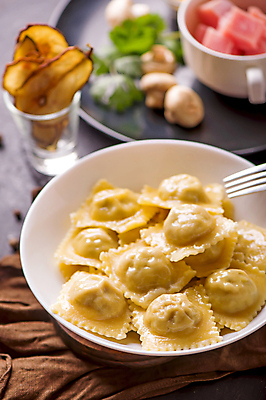 포토 JPG 해외이미지 실내 사람없음 이탈리아음식 나무바닥 라비올리 해외포토 바닥 서양음식 내부 파일형식 이미지허브