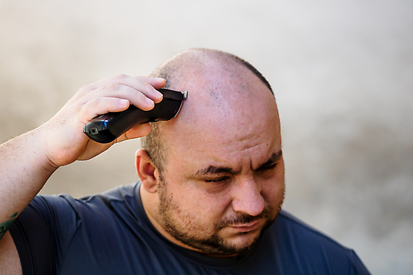 포토 JPG 해외이미지 백인 외관 남자 수염 주택 갈색머리 한명 성인 뷰티 화장품 장비 욕실 클립 손질 몸단장 이발소 다듬기 돌봄 위생관리 이발사 해외포토 서양인 1 헤어스타일 모션 관리 사람 건물 뷰티샵 파일형식 이미지허브