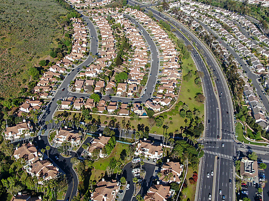 포토 JPG 해외이미지 자연 하늘 지붕 부동산 산 주택 수영장 풍경 잔디 사람없음 야외 초록색 도시풍경 계곡 미국 재산 큼 땅 빌라 번짐 캘리포니아 커뮤니티 이웃 대출 개발 교외 똑같은 조감도 진짜 비용 해외포토 식물 컬러 북아메리카 건물 금융 경제 도시 크기 생태계 파일형식 효과 이미지허브