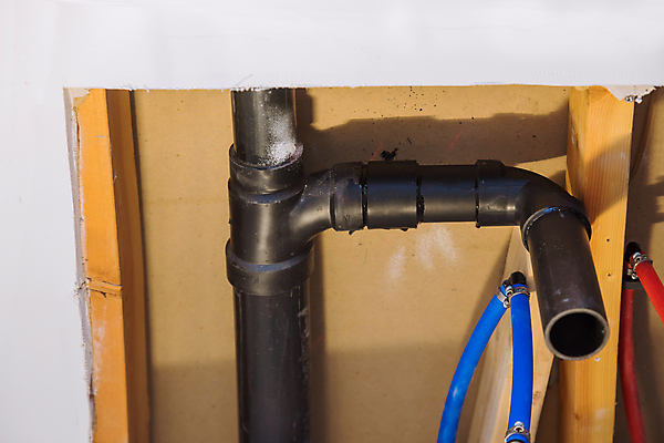 포토 JPG 해외이미지 산업 선 새로움 주택 사람없음 건물 물 파란색 장비 욕실 공구 수리 위생 연결 플라스틱 유연 서비스 수도꼭지 고정 튜브 길이 유지 배수구 배관공 설치 파이프라인 폐수 공급 해외포토 자연요소 건축물 컬러 컨셉 재질 도구 환경오염 파이프_관 파일형식 이미지허브