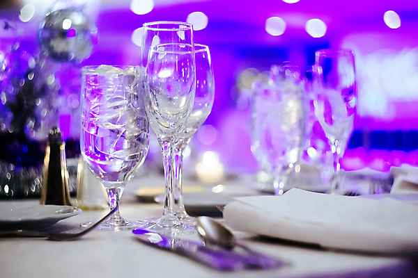 포토 JPG 해외이미지 식기 접시 디자인 음식 가구 백그라운드 의자 유리 탁자 호텔 주택 실내 사람없음 내부 목재 그래픽 장식 빛 갈색 파티 식당 식사 이탈리아 수확 흰색 램프 축하 고급 우아함 천장 냅킨 일반 프랑스어 스타일 해외포토 나무 문자 유럽 컬러 생활용품 컨셉 농업 재료 재질 숙소 조명 이벤트 건물 상점 파일형식 이미지허브