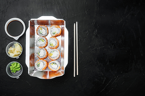 포토 JPG 해외이미지 스튜디오촬영 젓가락 사람없음 초밥 용기 고추냉이 도시락 간장 롤 롤스시 해외포토 그릇 음식 수저 실내 양념 일본음식 파일형식 이미지허브