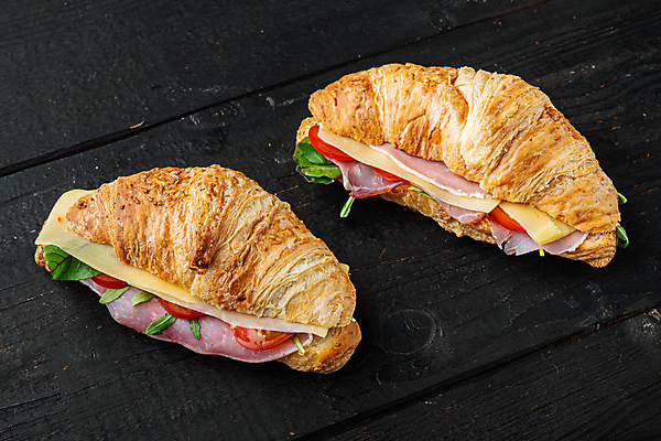 포토 JPG 해외이미지 검은배경 실내 샌드위치 사람없음 크루아상 크루아상샌드위치 해외포토 음식 빵 백그라운드 내부 검은색 파일형식 이미지허브