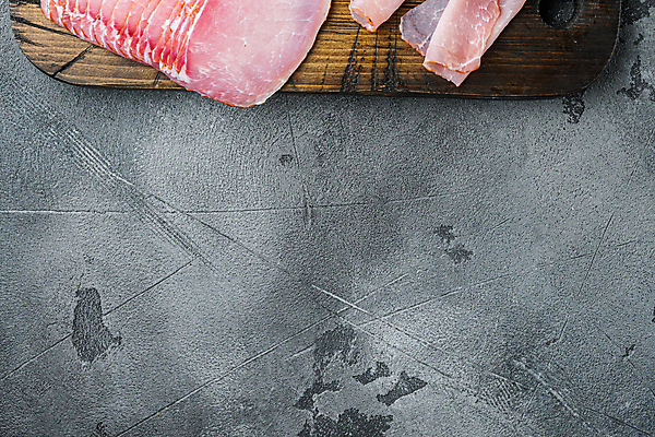 포토 JPG 해외이미지 전통 음식 조각 회색배경 건조 건강 육류 돼지고기 요리 사람없음 빨간색 식사 이탈리아 공백 회색 바위 신선 상품 자르기 굽기 허리 준비 햄 날것 슬라이스 베이컨 훈제 얇은 정육점 치유 하몽 카피스페이스 해외포토 유럽 컬러 백그라운드 식재료 모션 신체부위 상점 돌_바위 구이 파일형식 이미지허브