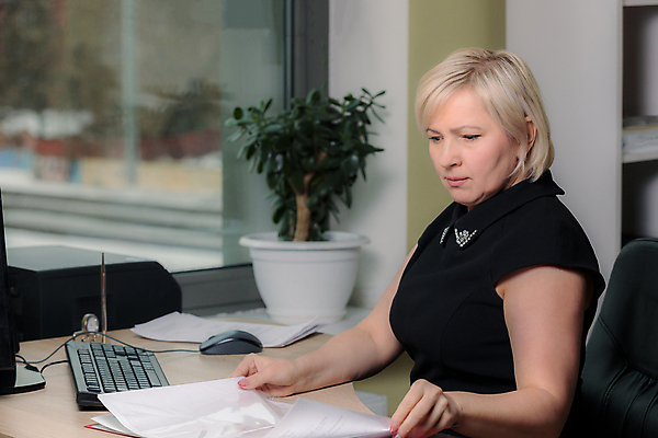 포토 JPG 해외이미지 백인 직업 손 여자 회사 비즈니스 CEO 탁자 성공 직장 한명 사람 앉기 성인 가로 금융 금발 사무실 펜 유행 키보드 업무 비즈니스맨 비즈니스우먼 우아함 대표 분석 미녀 경영자 리더 옷입기 책임자 치프 해외포토 서양인 1 헤어스타일 남자 가구 컨셉 모션 신체부위 경제 필기구 작업 직장인 미인 파일형식 이미지허브