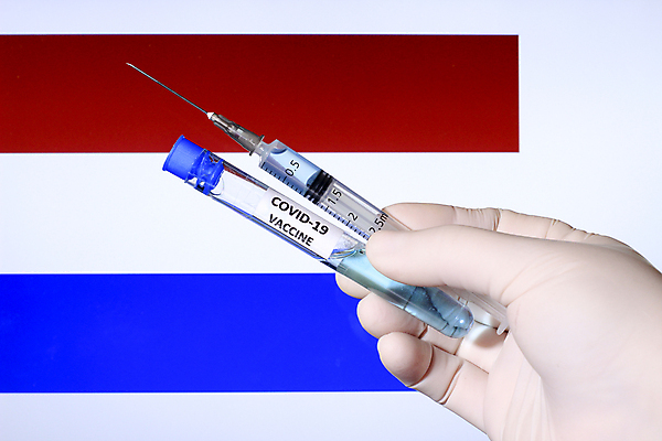 포토 JPG 해외이미지 손 과학 장갑 건강 병원 주사기 사람없음 치료 글로벌 약 깃발 실험실 호흡기관 바이러스 보호 질병 네덜란드 예방 생물학 감염 미생물 주사약 테라피 그만 돌봄 면역력 백신 예방접종 예방주사 전염병 정부 사스 해외포토 잡화 교육 유럽 컨셉 의학 의료기기 모션 생물 실험 신체부위 뷰티 장기_의학 접종 파일형식 이미지허브