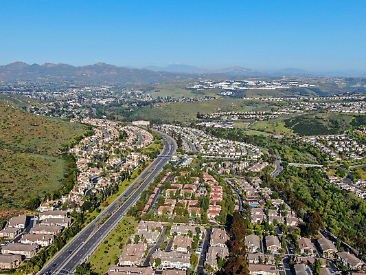 포토 JPG 해외이미지 자연 하늘 지붕 부동산 산 주택 수영장 풍경 잔디 사람없음 야외 초록색 도시풍경 계곡 미국 재산 큼 땅 빌라 번짐 캘리포니아 커뮤니티 이웃 대출 개발 교외 똑같은 조감도 진짜 비용 해외포토 식물 컬러 북아메리카 건물 금융 경제 도시 크기 생태계 파일형식 효과 이미지허브