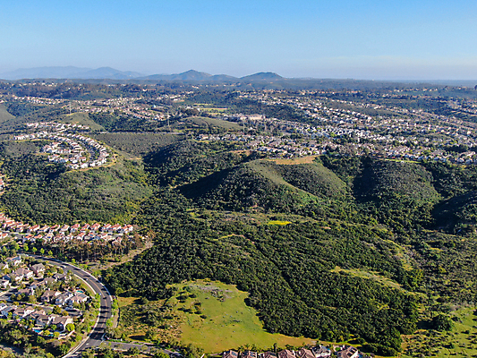포토 JPG 해외이미지 자연 하늘 지붕 부동산 산 주택 수영장 풍경 잔디 사람없음 야외 초록색 도시풍경 계곡 미국 재산 큼 땅 빌라 번짐 캘리포니아 커뮤니티 이웃 대출 개발 교외 똑같은 조감도 진짜 비용 해외포토 식물 컬러 북아메리카 건물 금융 경제 도시 크기 생태계 파일형식 효과 이미지허브