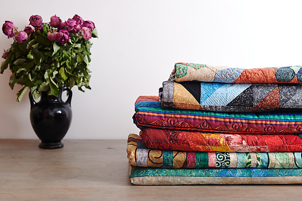 포토 JPG 해외이미지 디자인 꽃 패턴 주택 취미 사람없음 농가 장미 쌓기 꽃병 직물 면 바느질 담요 수공예 작약 접기 퀼트 핸드메이드 해외포토 식물 무늬 모션 건물 농장 공예 파일형식 이미지허브