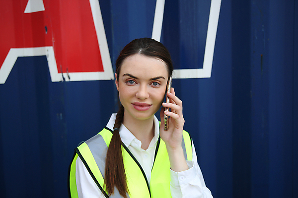 포토 JPG 해외이미지 백인 직업 남자 산업 비즈니스 공장 교통시설 노동자 한명 안전 사람 성인 상자 쌓기 항구 장비 화물 최고 업무 작업 엔지니어 감독 헬멧 컨테이너 창고 기중기 무역 상업 수납 짐차 포트 지게차 물류 로딩 분배 수입 제어 터미널 해외포토 서양인 1 교통 공업 모션 자동차 운송업 중장비 기술자 보호장비 시설 파일형식 이미지허브
