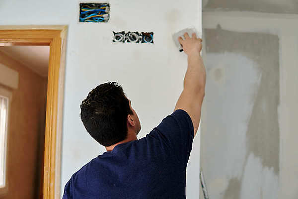 포토 JPG 해외이미지 직업 남자 산업 벽 사다리 아파트 주택 기술 한명 성인 내부 건물 업무 작업 끝 수리 모종삽 천장 화가 주걱 건축업자 계약자 미장 복원 솜씨 업그레이드 조작 해외포토 1 건축물 건축 주방용품 사람 도구 삽 계약 파일형식 이미지허브