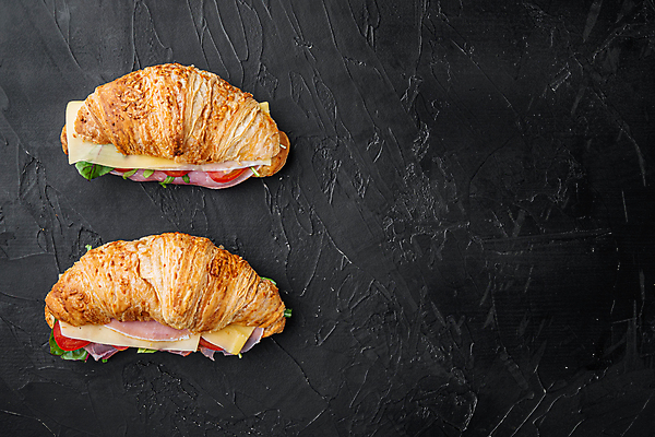 포토 JPG 해외이미지 검은배경 실내 샌드위치 사람없음 크루아상 카피스페이스 크루아상샌드위치 해외포토 음식 빵 백그라운드 내부 검은색 공백 파일형식 이미지허브